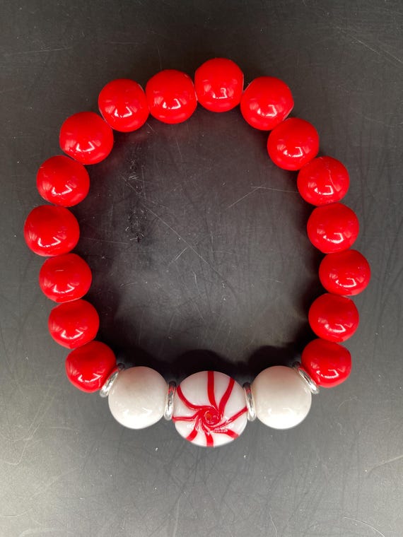 BR27S: Red and White Bracelet