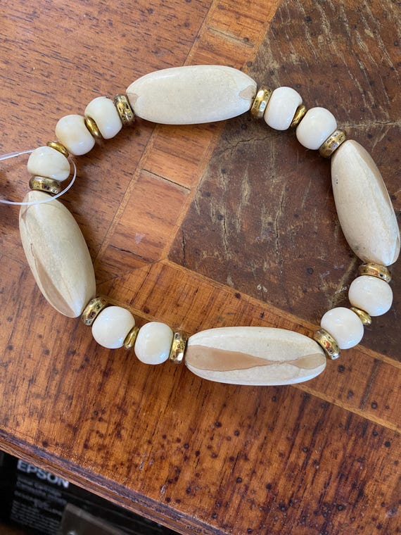 BW31S: Cream Seed Bracelet