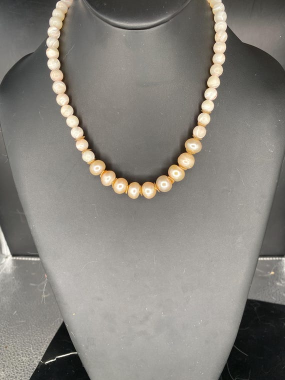 Cream Shell & Pearl Necklace