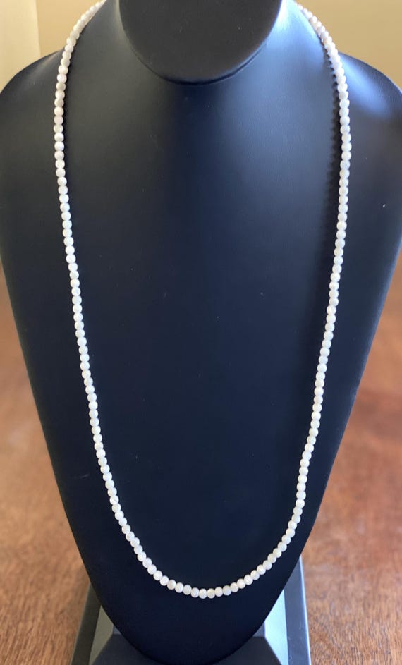 White Mother of Pearl: White Classic Necklace