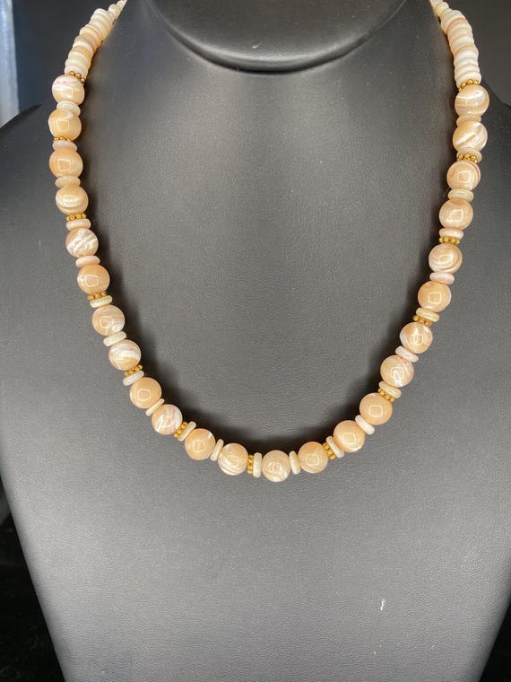 Beige Seashells: Seashell Necklace