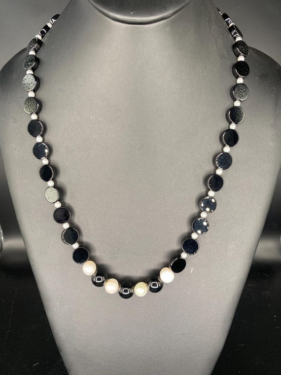 Black Onyx Circles: Onyx Circles with white Pearl Necklace