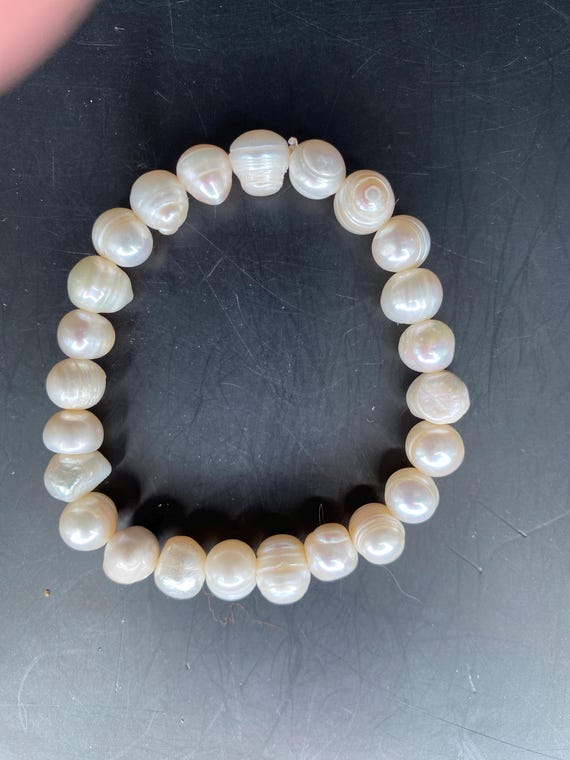 BW34S: White Pearl Bracelet
