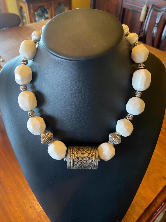 WHITE FACETED AGATE: Agate set with an antique Afghani carved cylinder