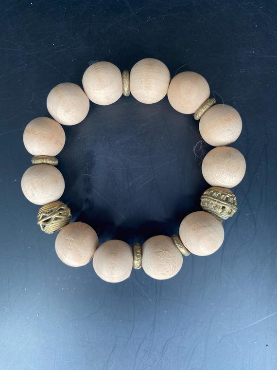 BB25S: Pale Wooden Bracelet