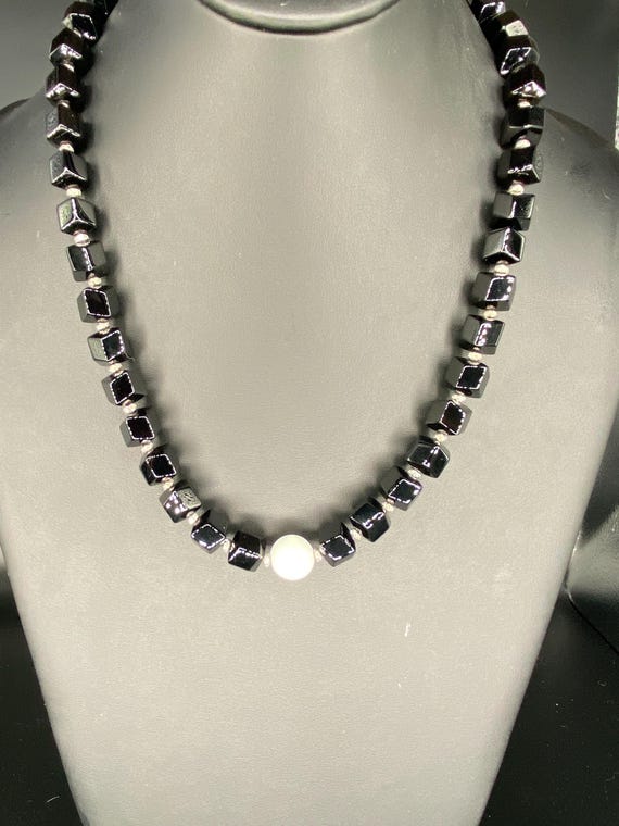 Black Onyx Squares: BlackOnyx and white Agate Necklace