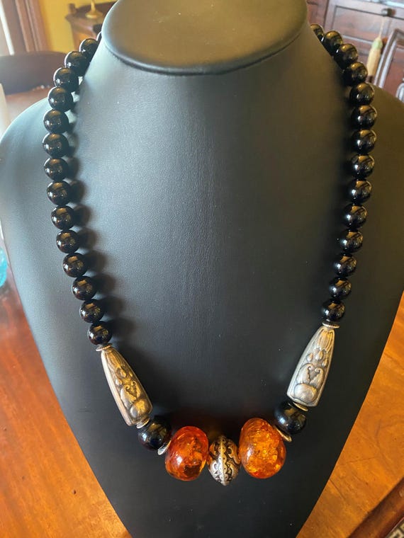 BLACK/AMBER: Onyx and Amber Necklace