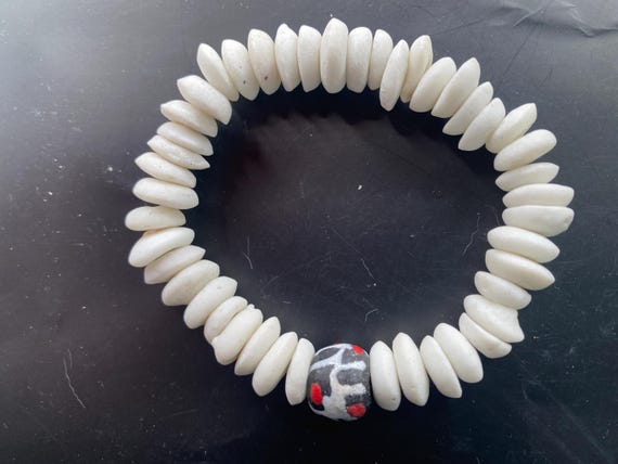 BW49S: White Bracelet