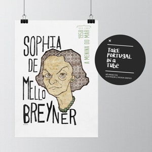 Puede incluir: Póster con una ilustración estilizada de Sophia de Mello Breyner, con texto que incluye su nombre y la frase "A Menina do Mar". Un logotipo circular negro dice "Take Portugal in a Tube".