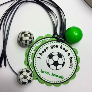 12 etiquetas de recuerdo de fútbol, etiquetas para bolsas de regalos de fútbol, fiesta de cumpleaños de fútbol, etiquetas de recuerdo deportivas, decoraciones de fútbol