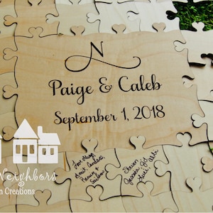 Peut inclure: Un puzzle en bois avec un design en forme de cœur. Le puzzle est composé de pièces individuelles qui s'emboîtent pour former une image plus grande. Le puzzle est décoré des noms Paige & Caleb et de la date 1er septembre 2018. Le puzzle est également décoré du texte "Nosy Neighbors Custom Creations".