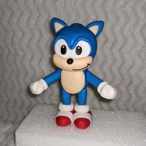 Fondant Sonic the Hedgehog Inspired Cake Topper