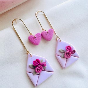 Pendientes de arcilla con letras de amor / Pendientes hechos a mano con forma de sobre de correo de amor / Pendientes de arcilla polimérica