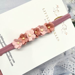 Diadema de flores de papel morera rosa oscuro: banda de bautizo hecha a mano para bebé