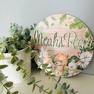 Placa con nombre para dormitorio con forma de círculo personalizado con animales del bosque, placa colgante para puerta, pared, habitación infantil con temática de bosque para niñas y niños