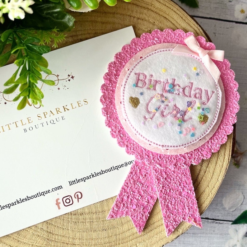 Insigne d'anniversaire, insigne d'anniversaire rose, accessoire de fracas de gâteau, insigne d'anniversaire de filles, insigne d'anniversaire de fille image 2