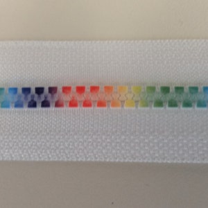 Rainbow Plastic Zipper Continuous White Tape #5 Rainbow zipper tape sur les dents blanches rainbow couleur fermeture éclair sur bande blanche bande fermeture éclair bande