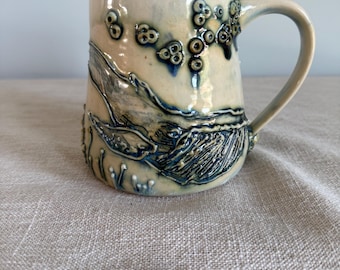 Taza de cerámica hecha a mano con forma de ballena: Arte de percebes marinos, taza de café única