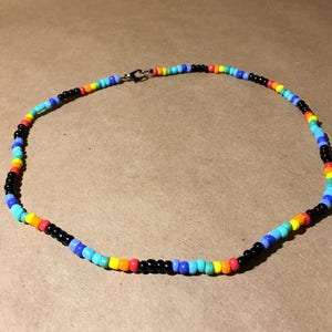 Colar de contas de vidro arco-íris