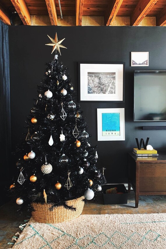 Black christmas cheap tree lights