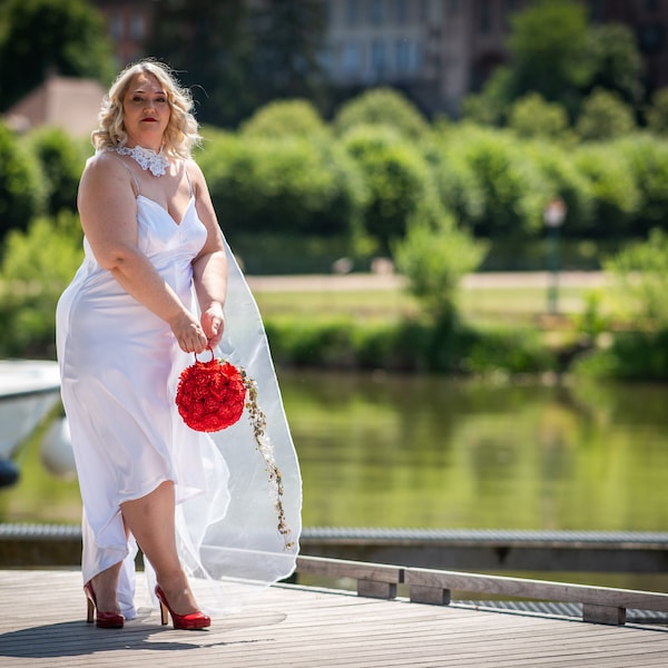 Robe de mariée grand taille, robe de mariée femme ronde, robe de mariée moderne