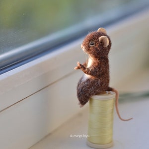 Needle felted brown mouse toy, MADE TO ORDER, white mouse, realistic field mouse, dollhouse miniature, tiny mice, needle felt forest animals