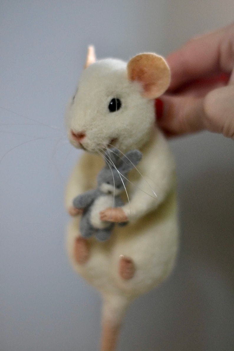 Needle felted mouse Little mice White mouse Felted animal Mouse filtz Felted miniature Wool mouse Felt sculpture mouse Eco toy image 5