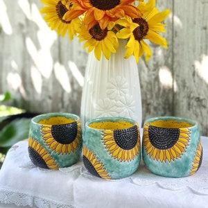 Zonnebloemen handgemaakte keramische mok afbeelding 1