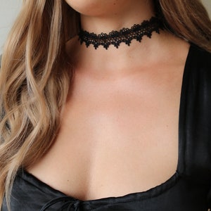 Black lace choker with silver clasp on a model - pyrado jewelry store 

black lace choker necklace