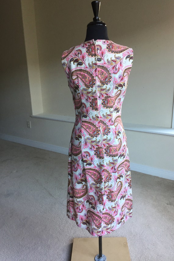 Vintage Modern Pink Paisley Print  Fitted Sheath … - image 3