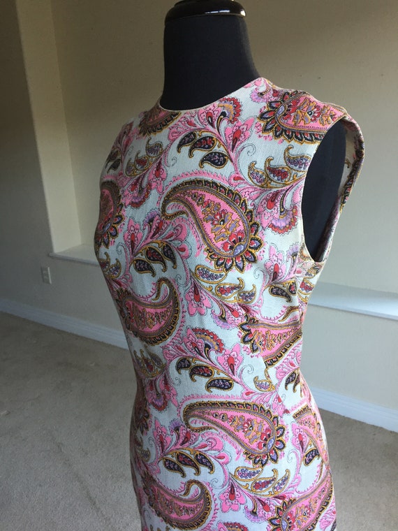 Vintage Modern Pink Paisley Print  Fitted Sheath … - image 6