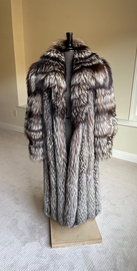 【ファーコート　シルバーフォックス　美品　裏地柄　レディース　お洒落　古着】 ファーコート シルバーフォックス 美品 裏地柄 レディース お洒落 古着