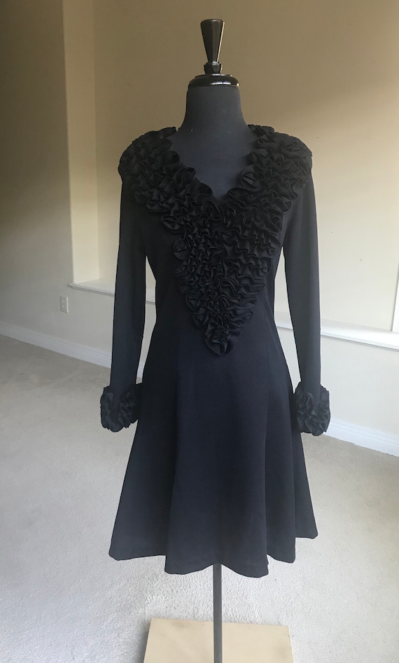 Vintage Modern Black Knit Shift Dress Ruffle Coll… - image 1