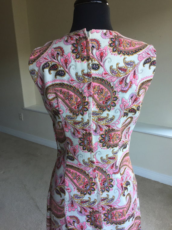 Vintage Modern Pink Paisley Print  Fitted Sheath … - image 4