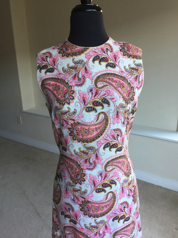 Vintage Modern Pink Paisley Print  Fitted Sheath … - image 2