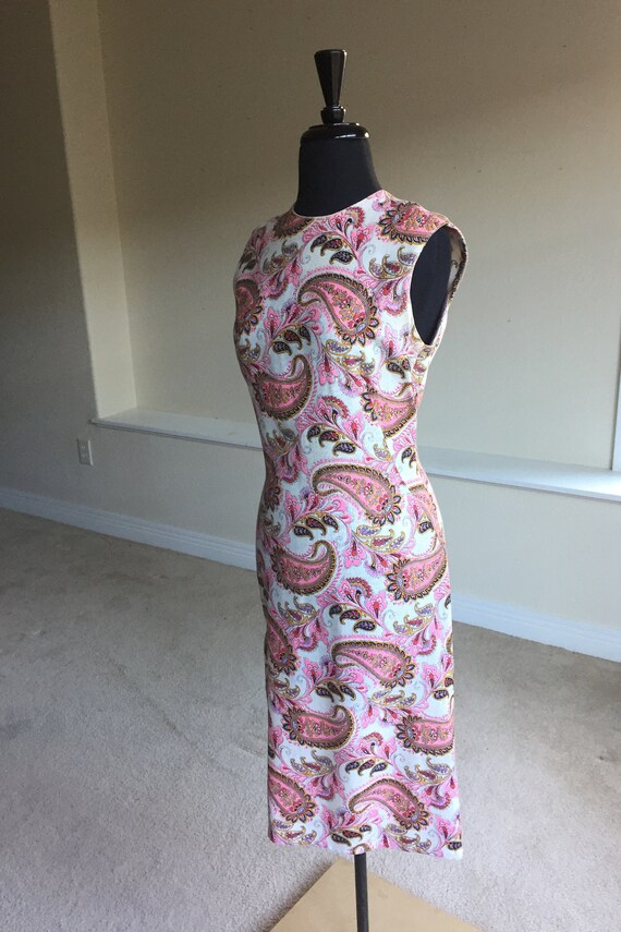 Vintage Modern Pink Paisley Print  Fitted Sheath … - image 5