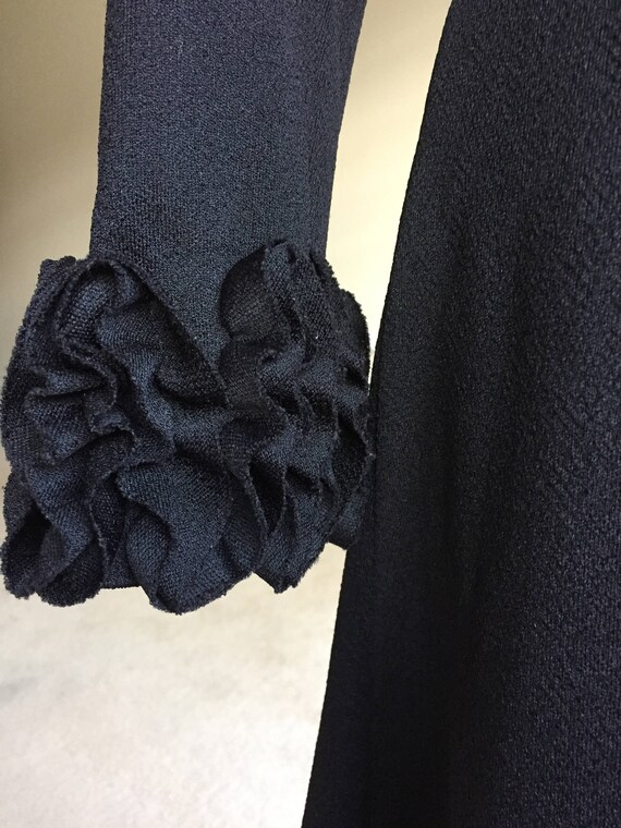 Vintage Modern Black Knit Shift Dress Ruffle Coll… - image 5