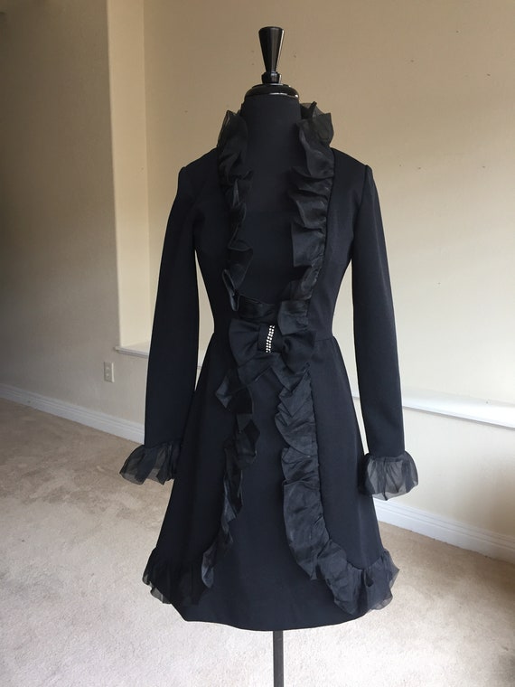 Vintage Modern Black Short Sheath Dress Ruffle Col