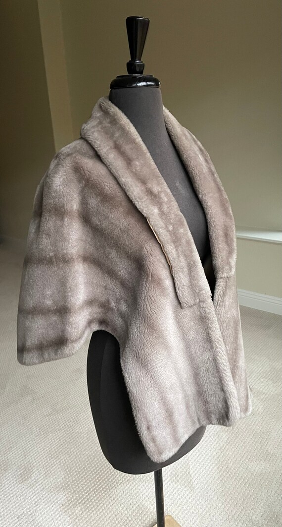 Vintage Gray Faux Fur Stole Bow - image 6