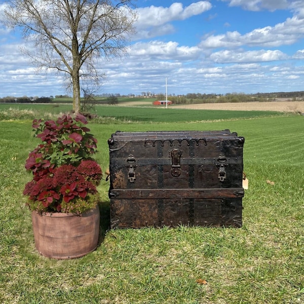 Large vintage steamer trunk, Old wooden chest storage trunk box, farmhouse coffee table, Country cottage organization