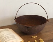 Vintage cast iron cookware, Wagner ware dutch oven pot, Rustic farmhouse metal kitchen home decor, Antique cast iron vintage kitchenware