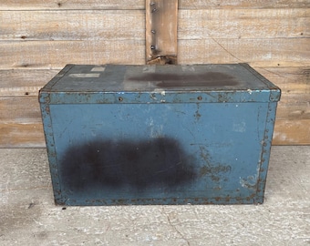 Large box with lid coffee table trunk, Vintage rustic industrial home storage