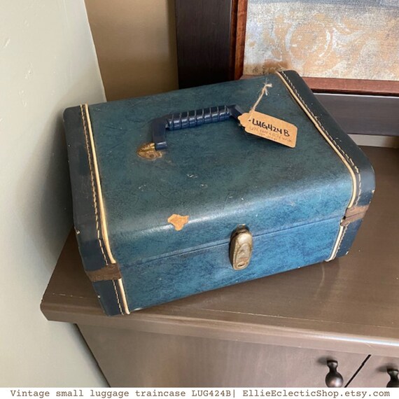 Retro blue suit case make up storage | Vintage tr… - image 3