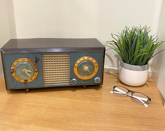 Vintage Philco brown radio | 1953 Model 53-804 blue brown plastic clock radio, Retro bedroom office home decor