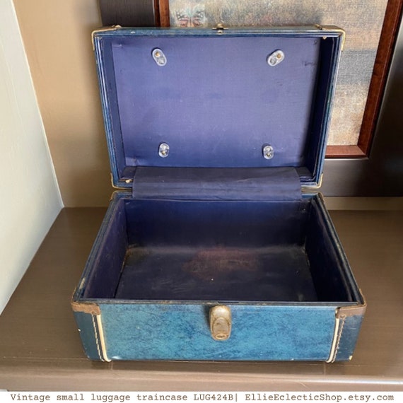 Retro blue suit case make up storage | Vintage tr… - image 4