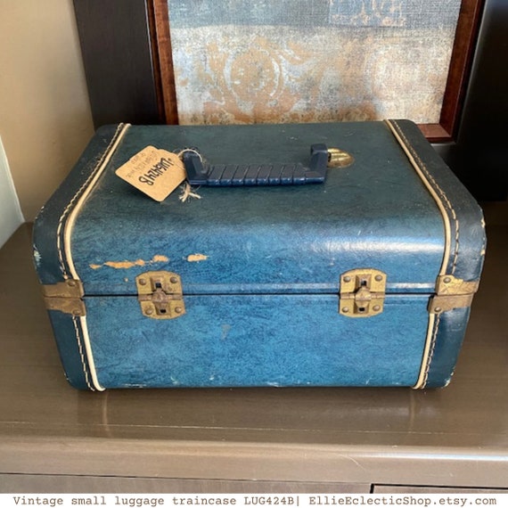 Retro blue suit case make up storage | Vintage tr… - image 9