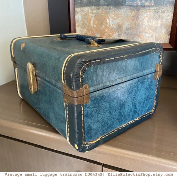 Retro blue suit case make up storage | Vintage tr… - image 6