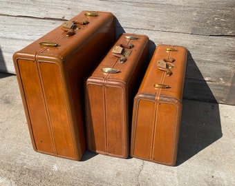 Brown Samsonite luggage suit case, Vintage suitcase decor, Saddle Tan retro travel photography prop, farmhouse wanderlust home decor storage