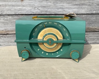 Vintage Zenith Tube Radio | Retro 1950s Home Office Decor | Apple