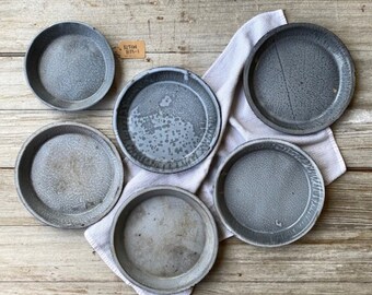 Vintage grey speckle pie pans set of 6 |  Vintage enamel primitive rustic kitchen decor graniteware splatterware instant collection